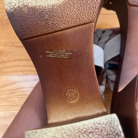 Bella Vita platform block heels 8 1/2 W - Picture 8 of 14